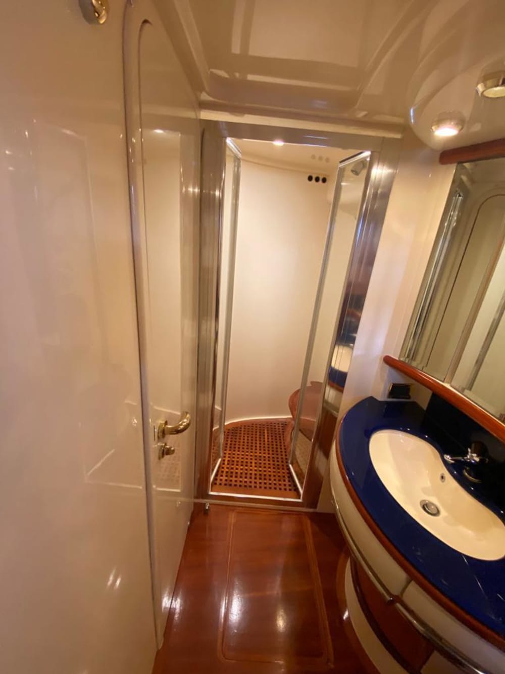 Een exclusieve Tropea-reis: een magische dag op een motorjacht.