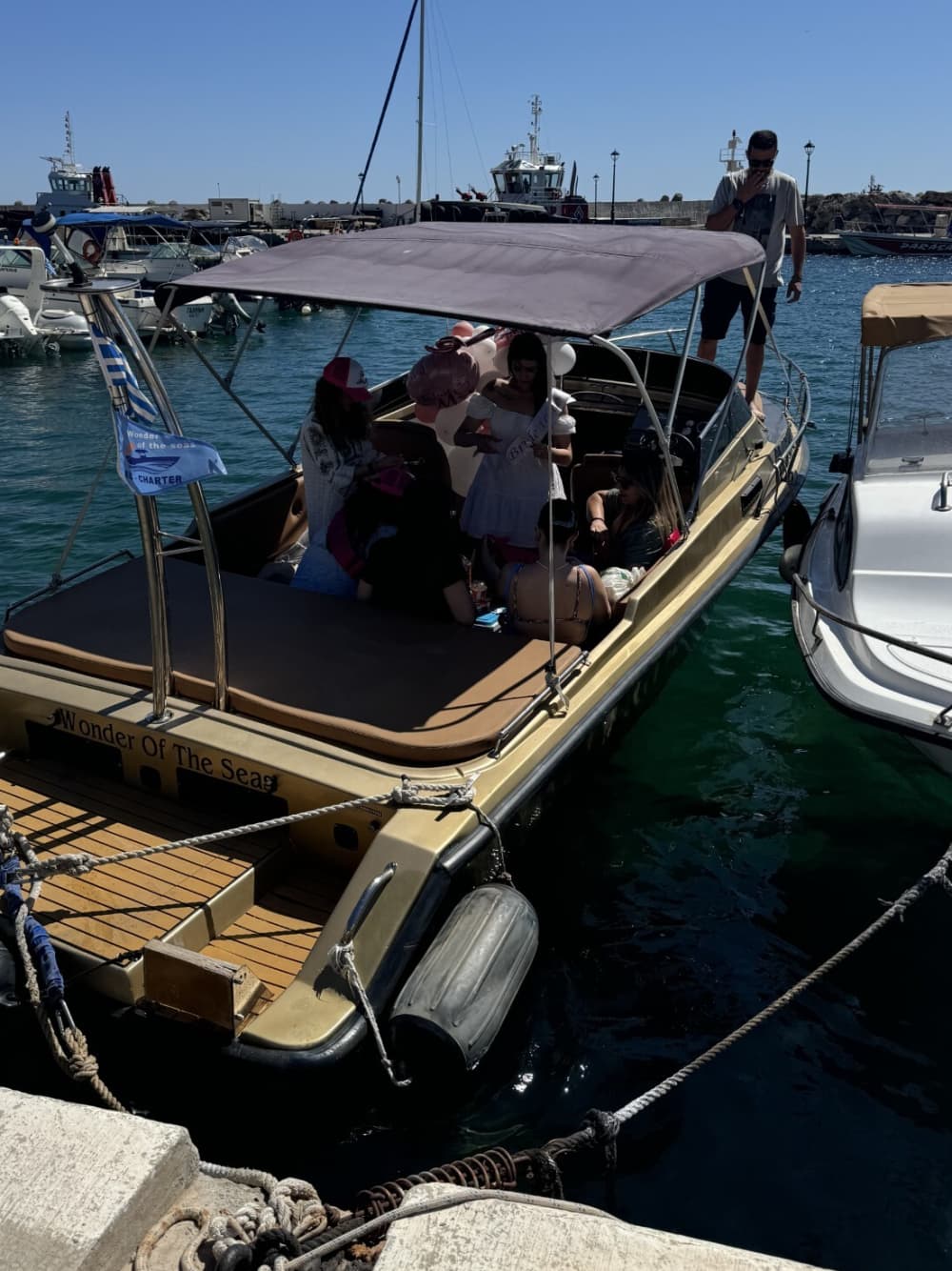 Genießen Sie 8 Stunden auf einem Motorboot in Heraklion