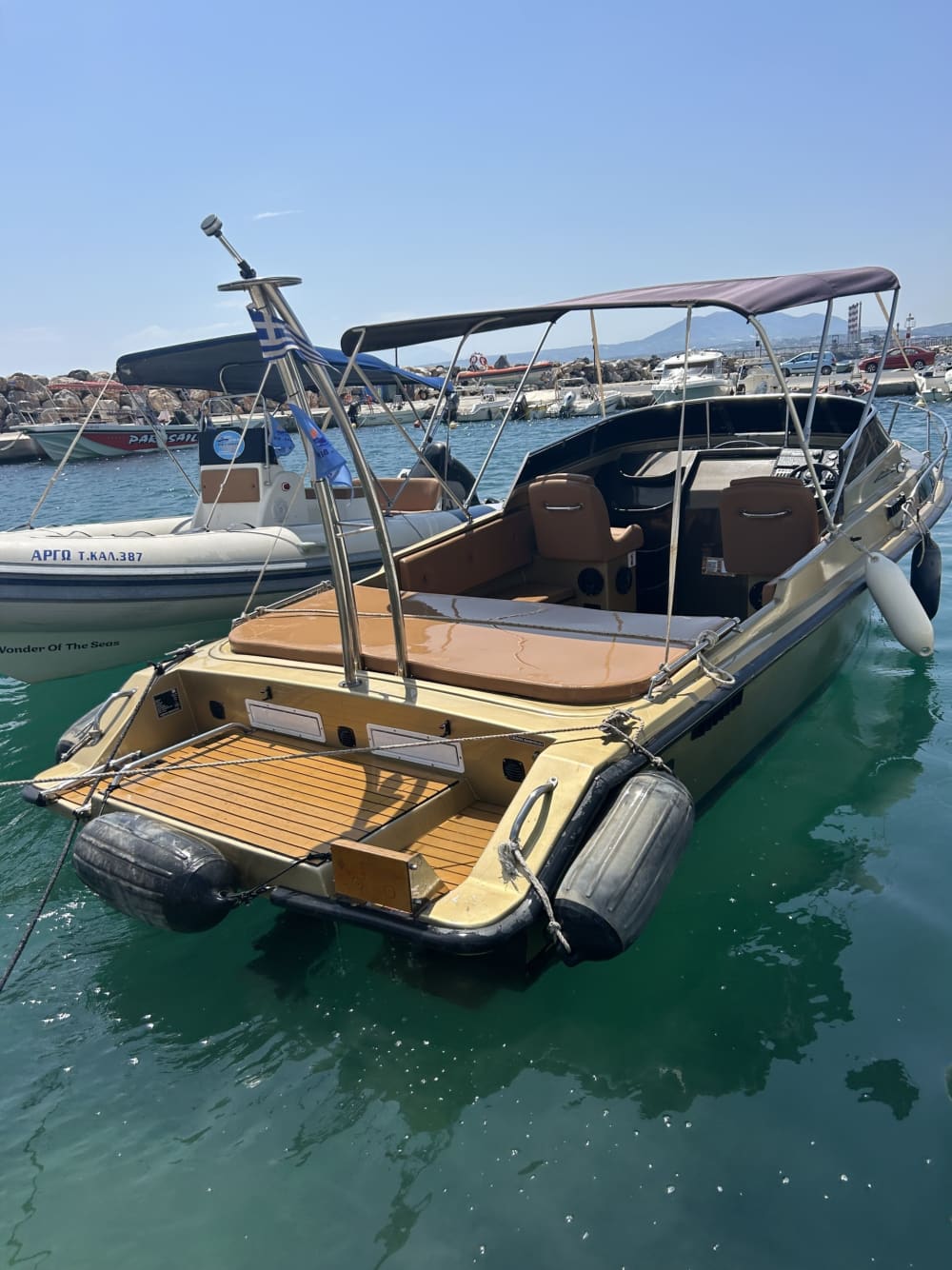 Genießen Sie 8 Stunden auf einem Motorboot in Heraklion