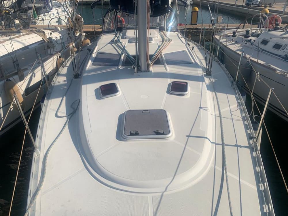 Goditi una giornata in mare a Pescara a bordo di una barca a vela.