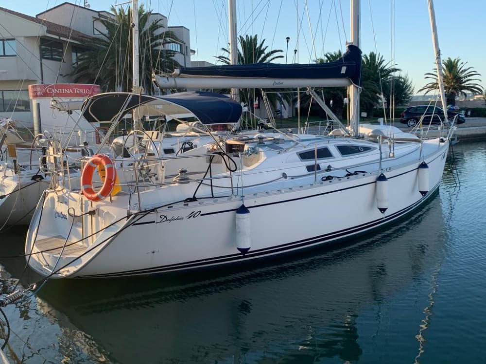 Goditi una giornata in mare a Pescara a bordo di una barca a vela.