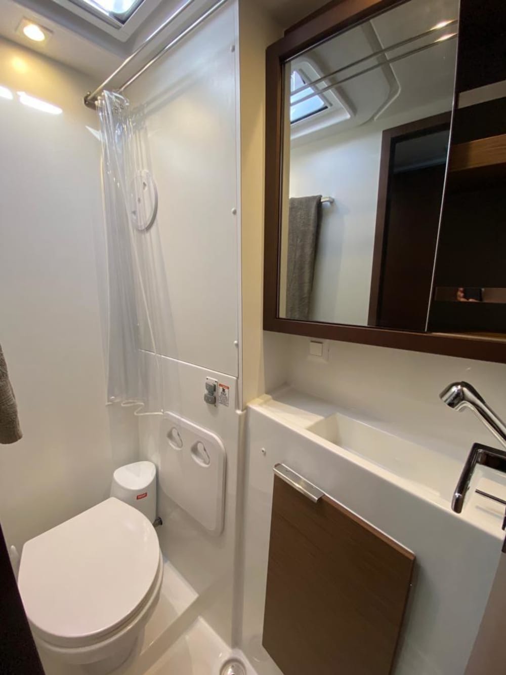 Setzen Sie Kurs auf pures Segelvergnügen: Ein ganzer Tag authentisches Segeln in Lanzarote auf einem Katamaran