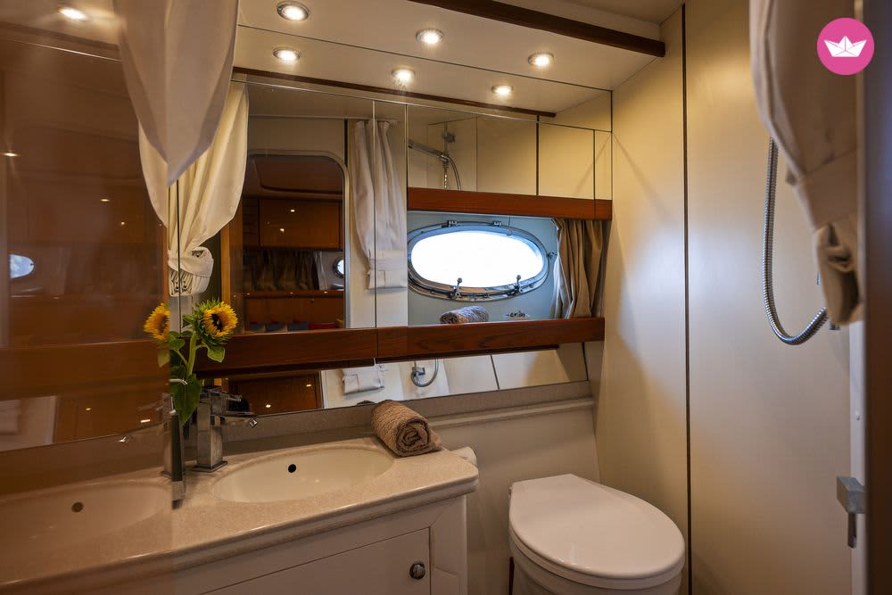 Amalfi Coast Vibes: Full-Day Experience by Private Boat