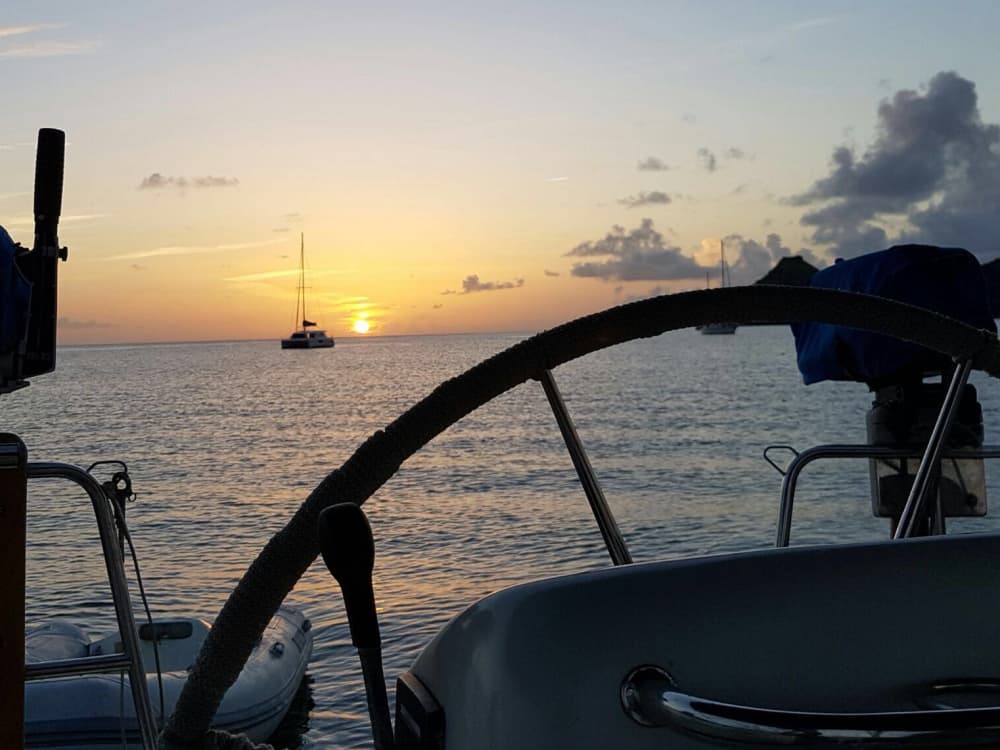 Excursión de un día en velero con un capitán local