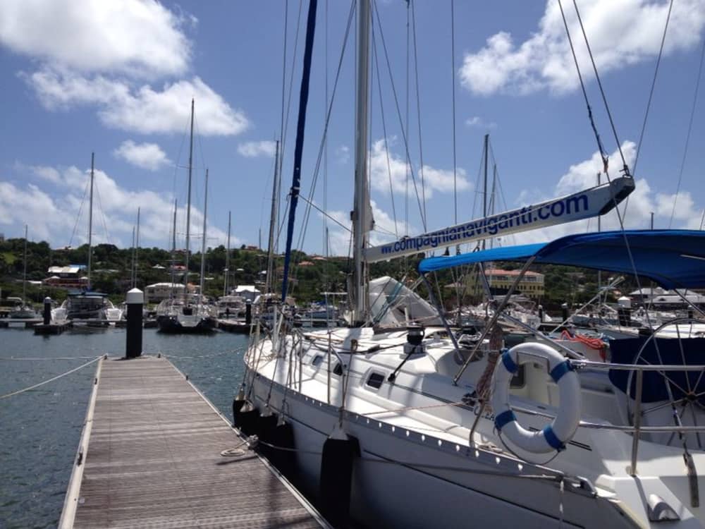 Excursión de un día en velero con un capitán local