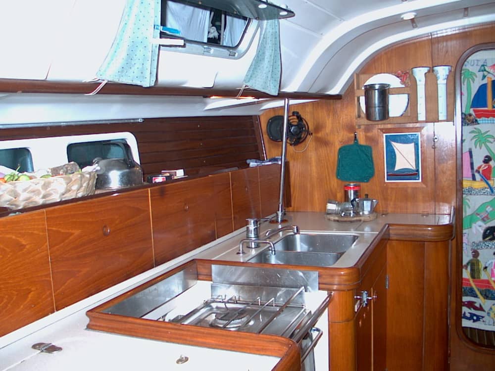 Excursión de un día en velero con un capitán local