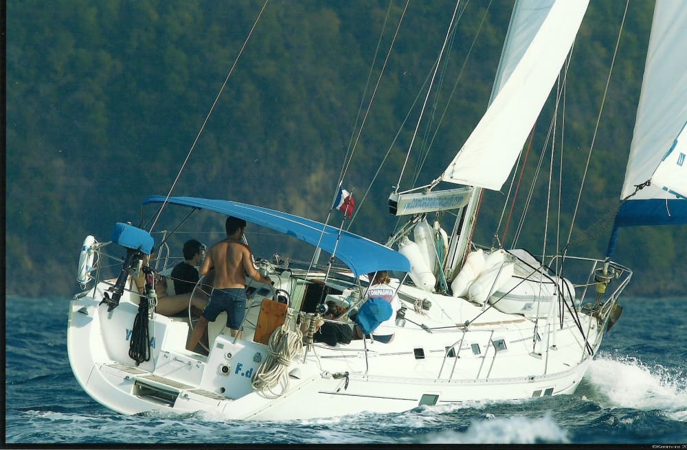 Excursión de un día en velero con un capitán local