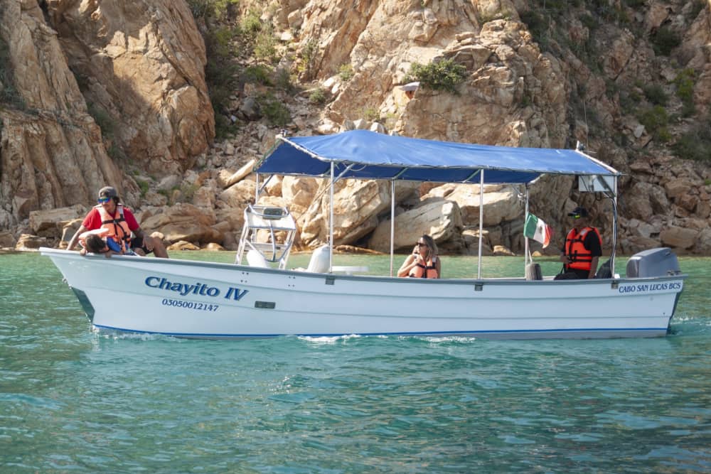 Vivre au rythme des vagues : une escapade d'une demi-journée à Cabo San Lucas à bord d'un bateau à moteur
