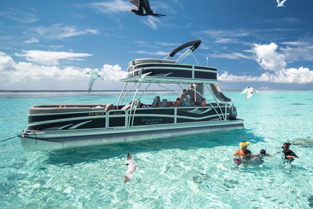 Toa Boat Bora Bora - Private excursion in the lagoon aboard the Ambassador boat.