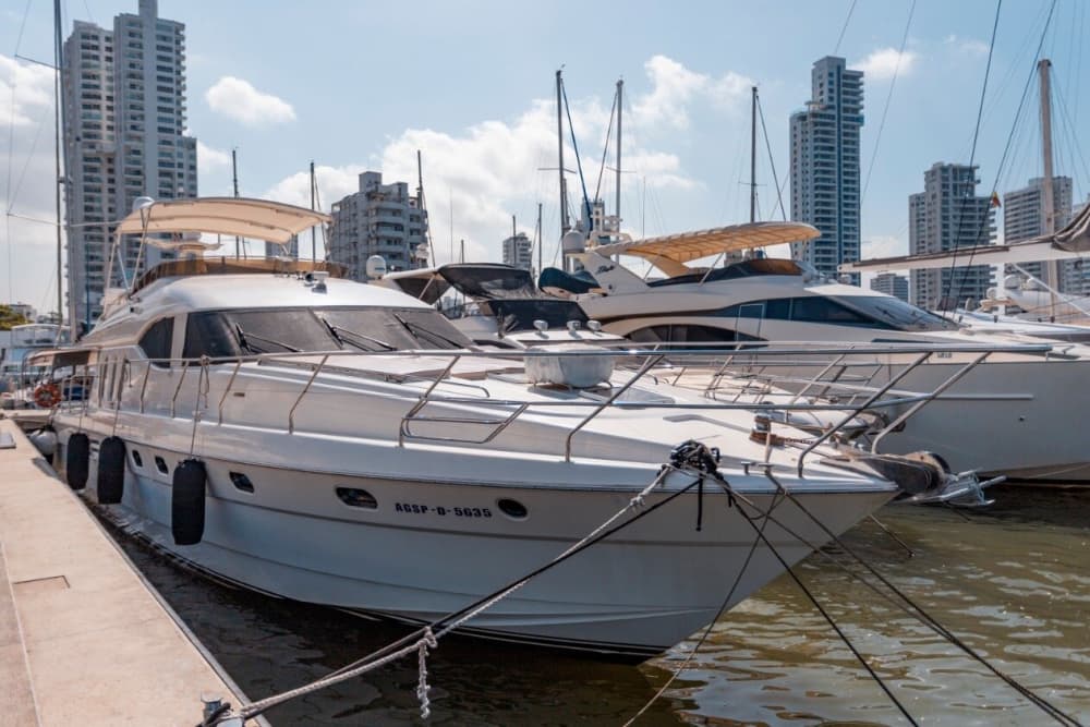 70-Fuß-Viking-Sonnenuntergangsfahrt in Cartagena – Privates Flybridge-Yacht-Erlebnis