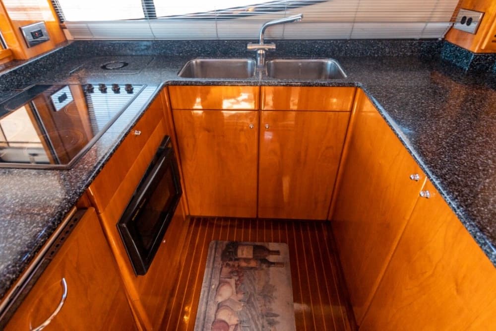 70-Fuß-Viking-Sonnenuntergangsfahrt in Cartagena – Privates Flybridge-Yacht-Erlebnis