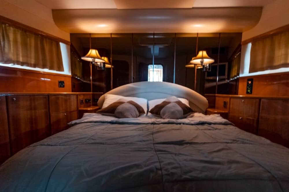 70-Fuß-Viking-Sonnenuntergangsfahrt in Cartagena – Privates Flybridge-Yacht-Erlebnis