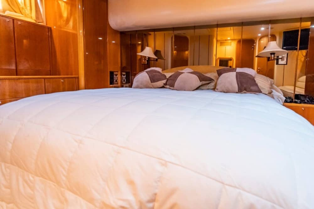 70-Fuß-Viking-Sonnenuntergangsfahrt in Cartagena – Privates Flybridge-Yacht-Erlebnis