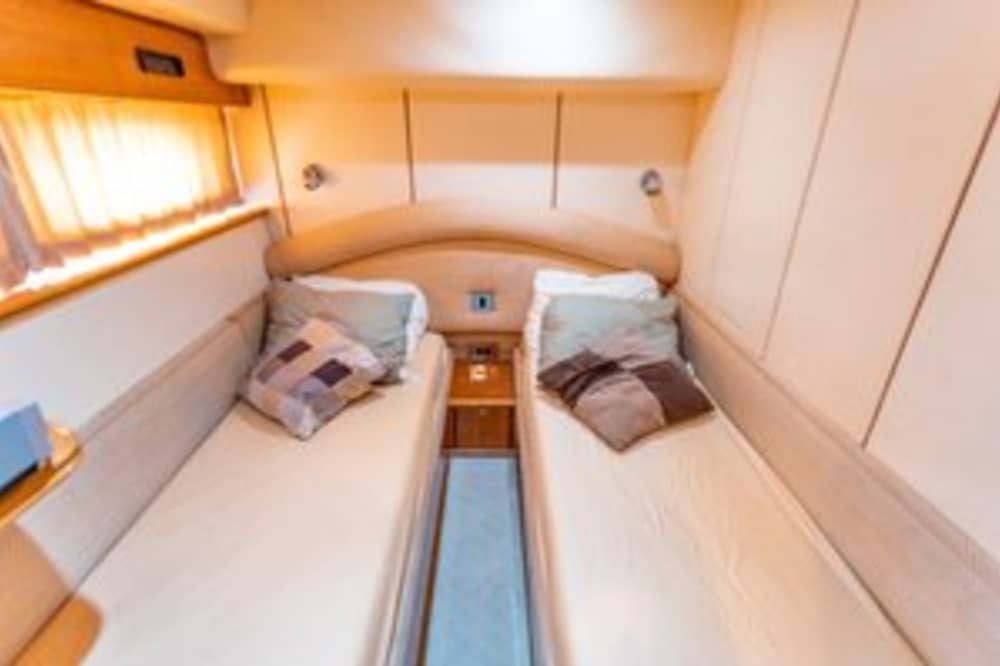 70-Fuß-Viking-Sonnenuntergangsfahrt in Cartagena – Privates Flybridge-Yacht-Erlebnis