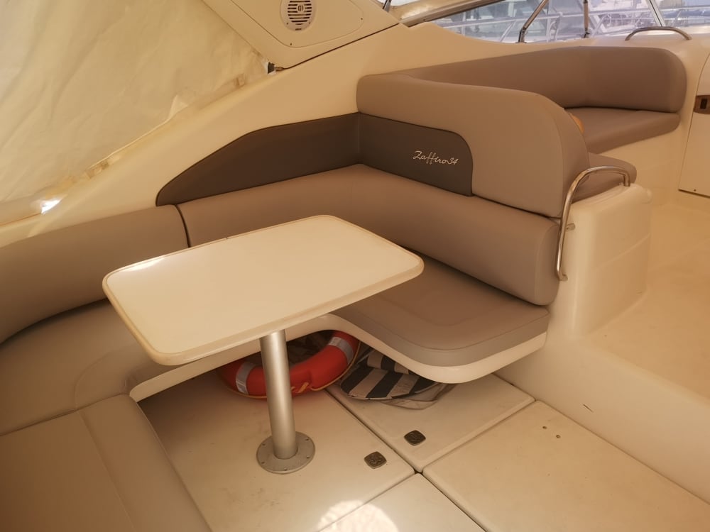 Zonsondergangaperitief in de Faraglioni van Scopello