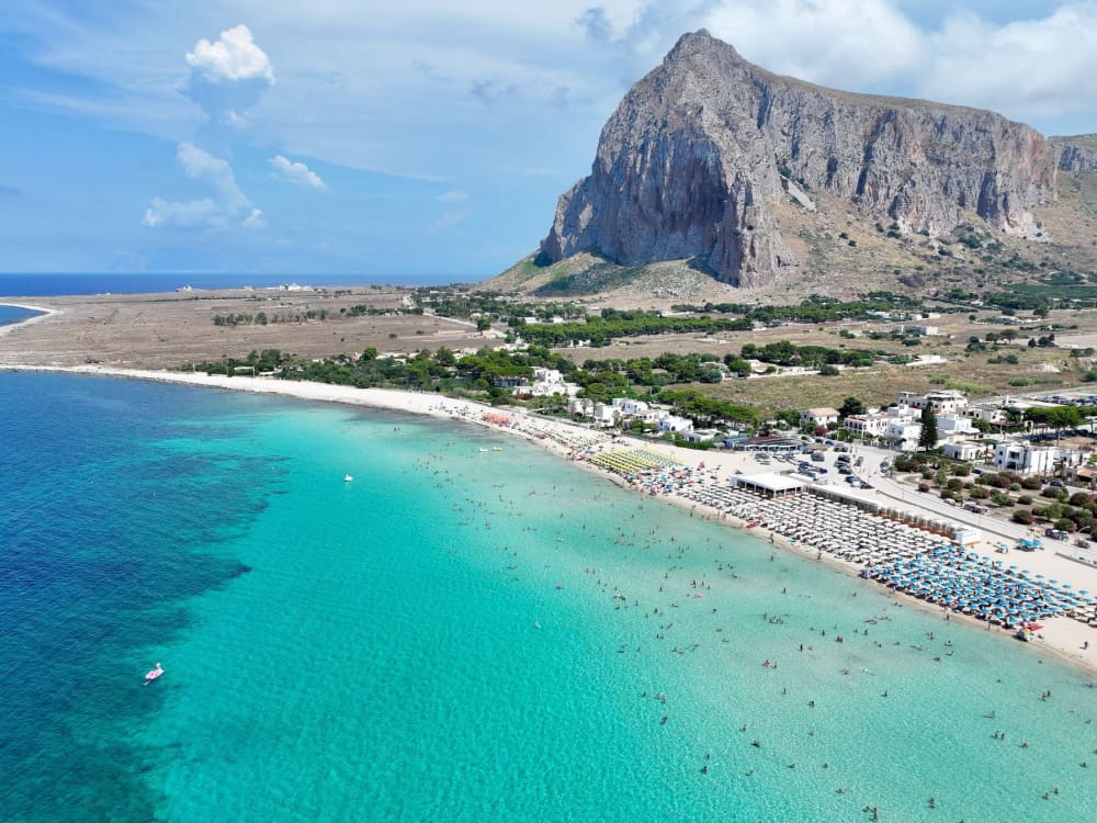 Zonsondergangaperitief in de Faraglioni van Scopello