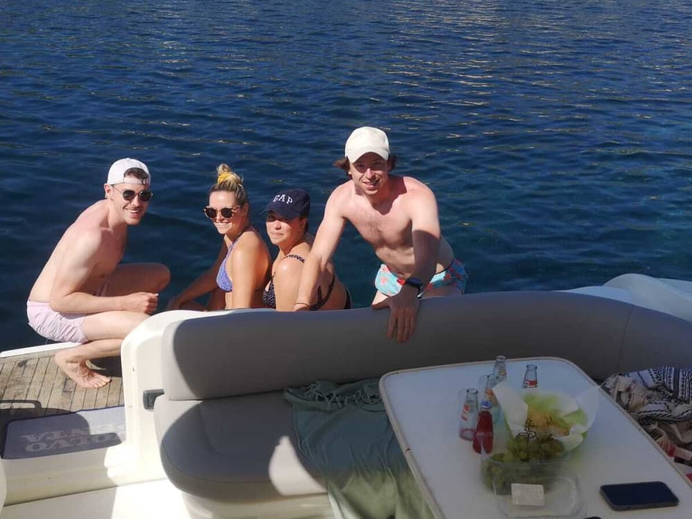 Zonsondergangaperitief in de Faraglioni van Scopello