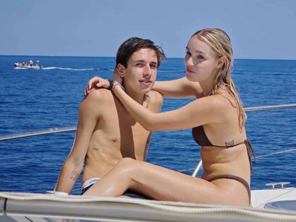 Zonsondergangaperitief in de Faraglioni van Scopello