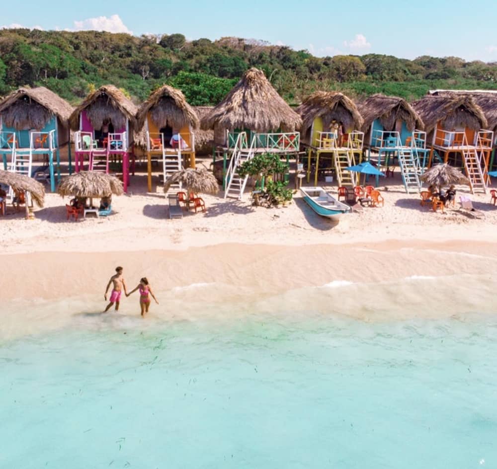 Explorez Carthagène et profitez d'une journée complète de navigation en catamaran.