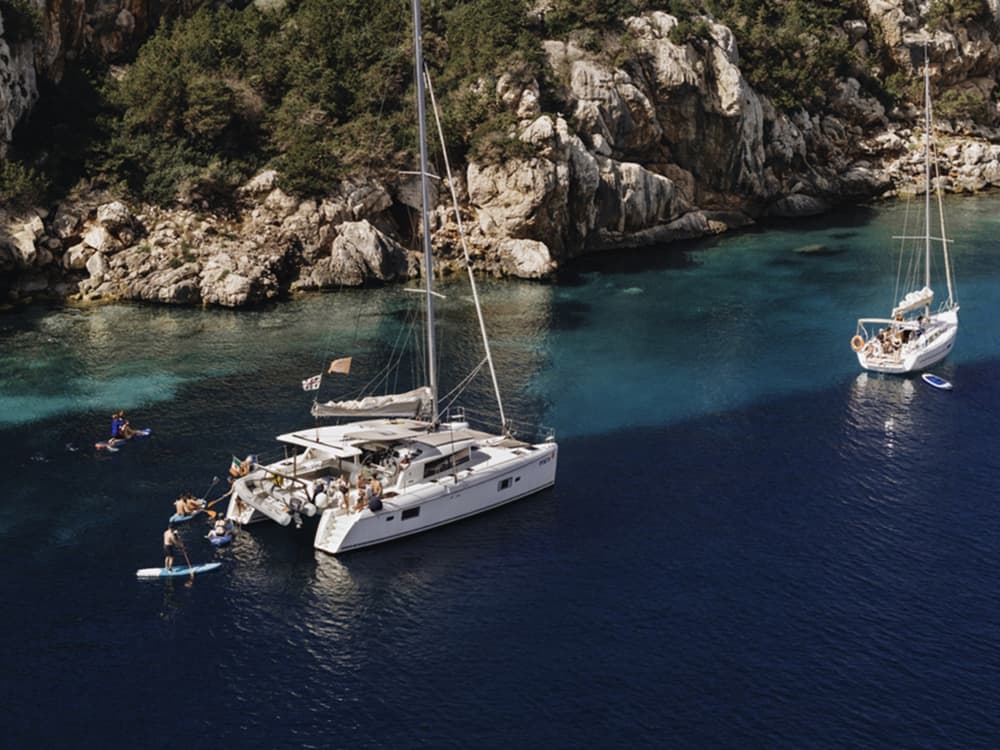 Escursione in catamarano di un'intera giornata ad Alghero.