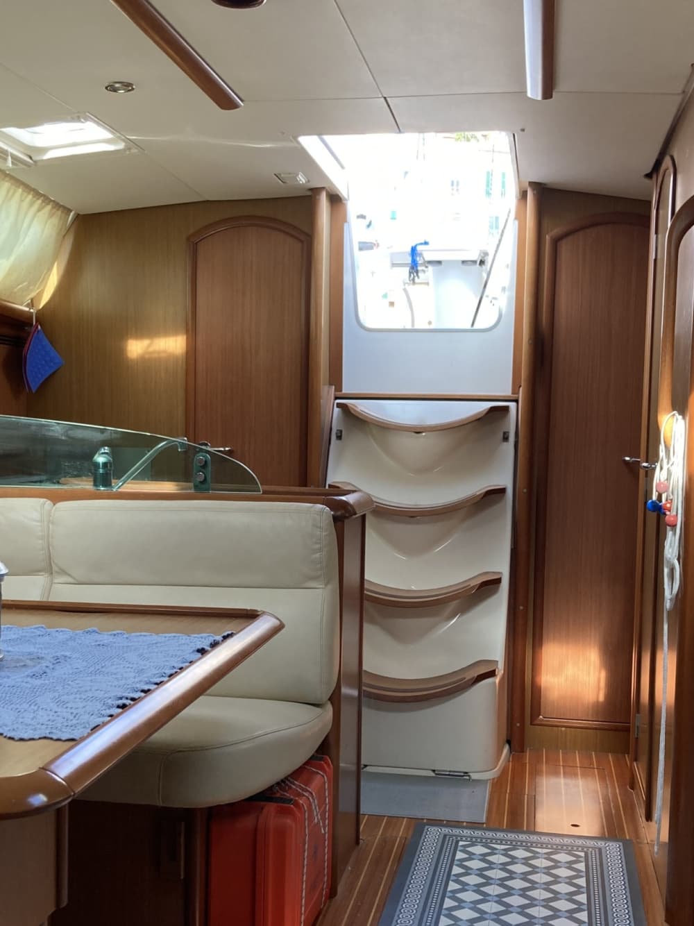 Profitez d'une journée complète de navigation à Manfredonia en voilier.