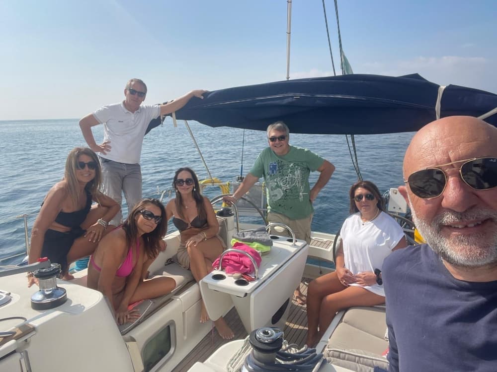 Profitez d'une journée complète de navigation à Manfredonia en voilier.