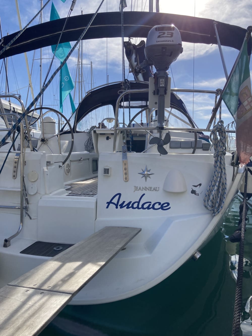 Profitez d'une journée complète de navigation à Manfredonia en voilier.