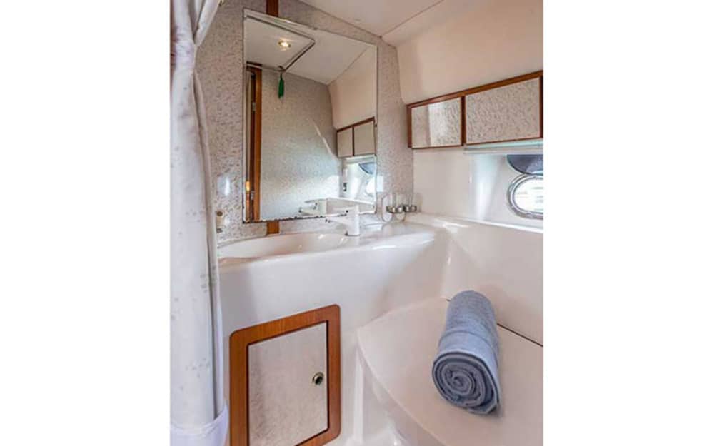 Descoberta da Ilha Symi: Cruzeiro de dia inteiro com baías escondidas e sabores locais