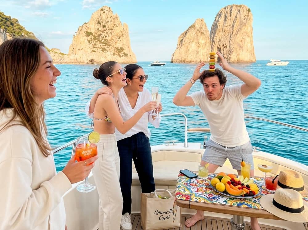 Capri: Boat Tour with Swimming, Snorkeling, and Aperitif