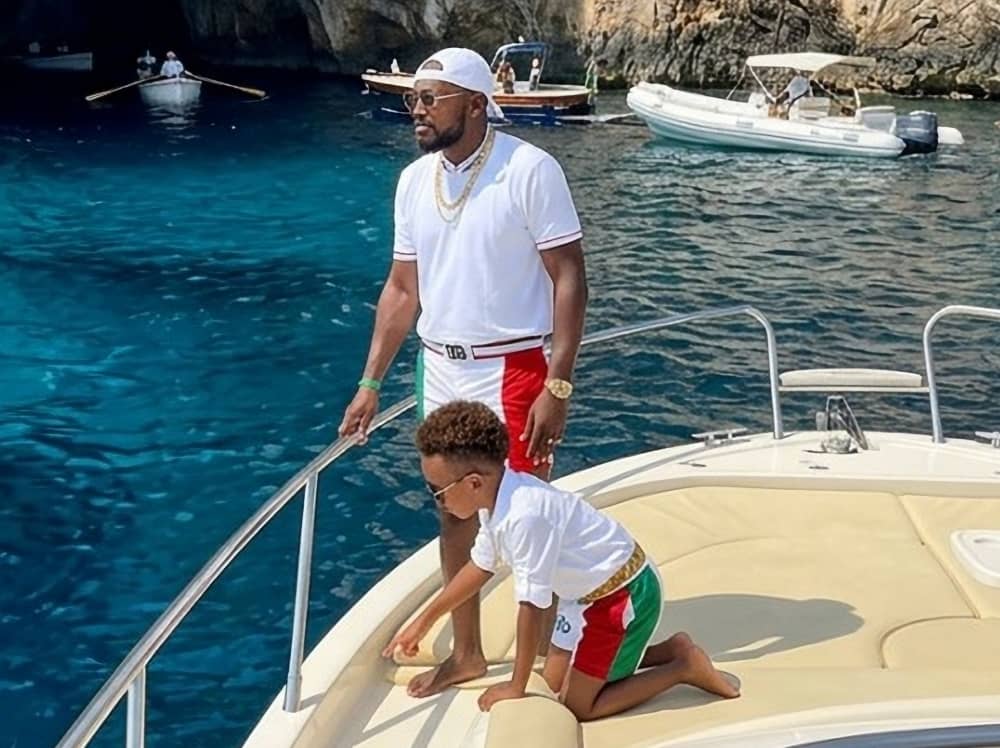 Passeio de barco de 3 horas em Capri com nado e aperitivo.