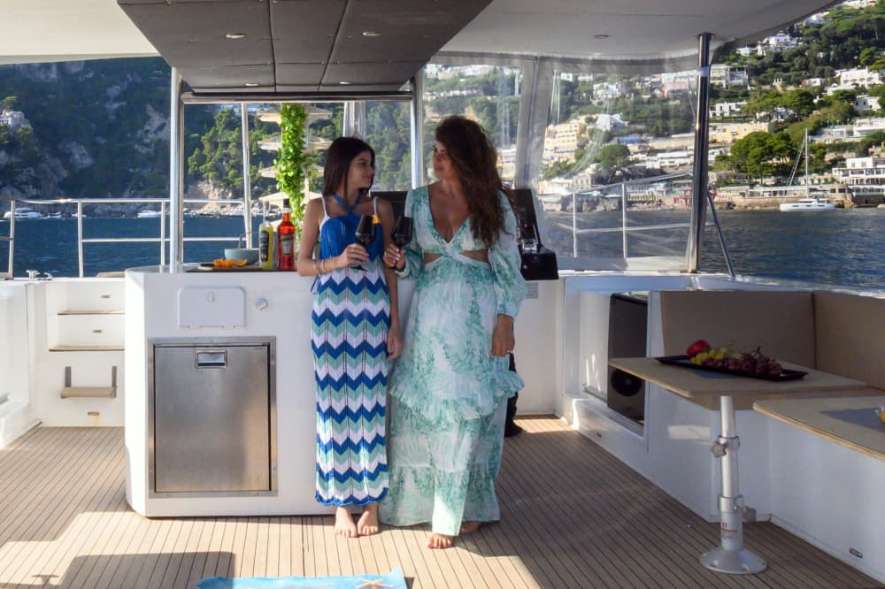 Elite Capri Escape: Cruise, Free Bar, Brunch and Free Time on Land for Shopping