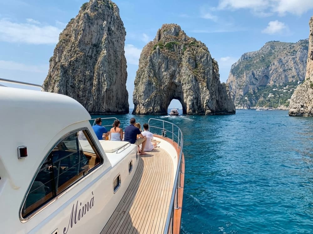 3-stündige Bootstour nach Capri: Schwimmen, Erkunden & Entspannen mit Stil