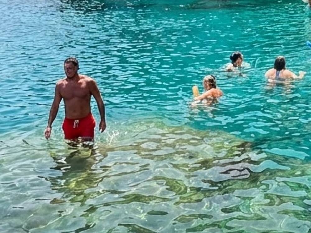 3-stündige Bootstour nach Capri: Schwimmen, Erkunden & Entspannen mit Stil