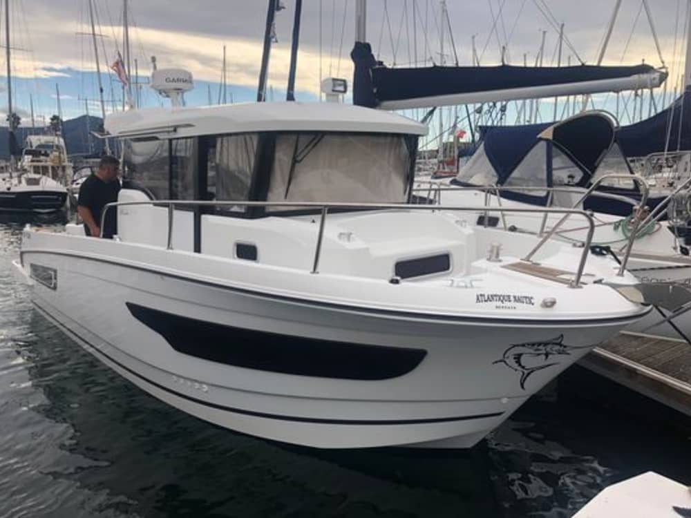 Relájate en Port-Saint-Louis-du-Rhône: 8 horas de sol en una lancha motora.