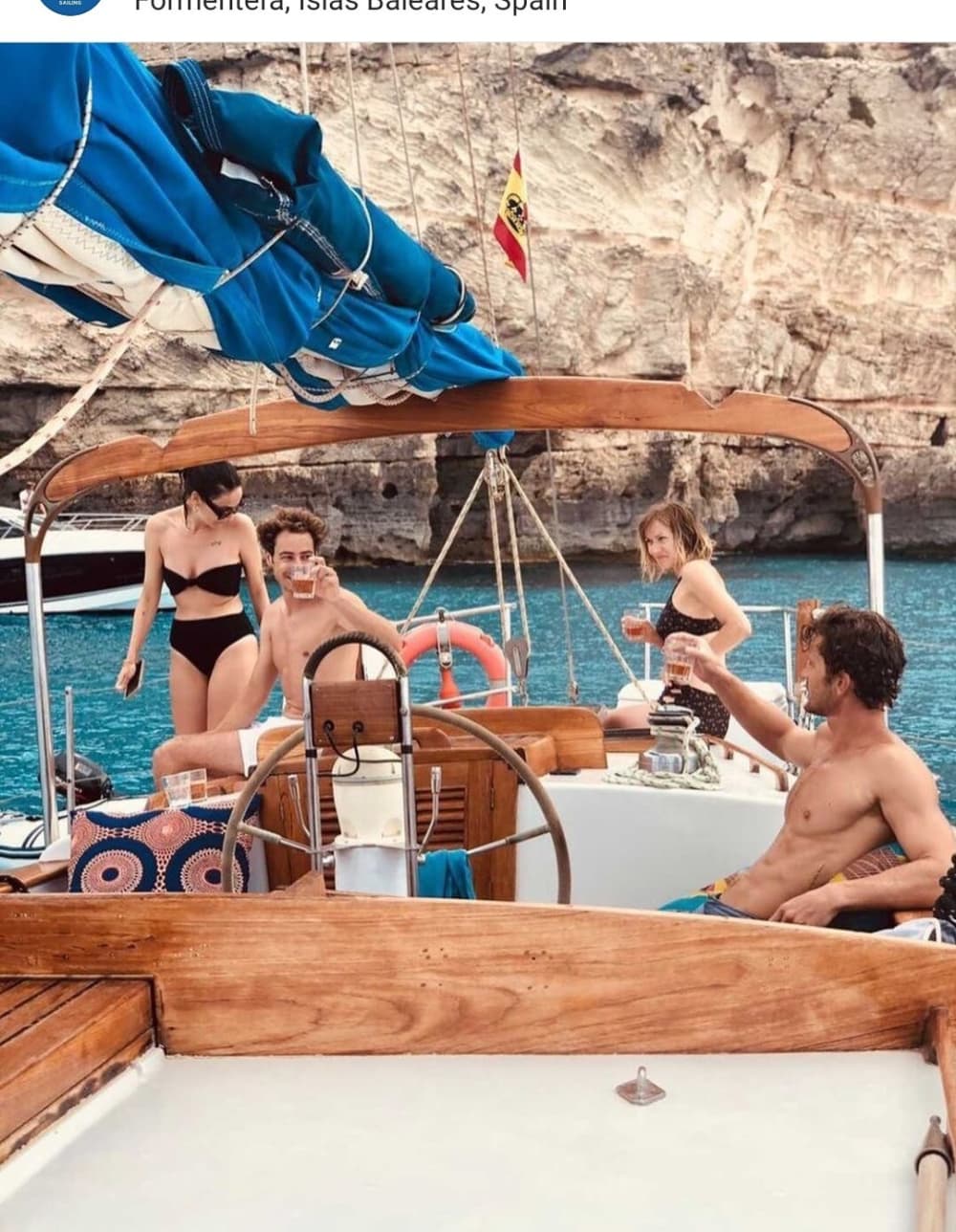 Pon rumbo a la alegría: Un día completo de navegación auténtica en La Savina a bordo de un velero.