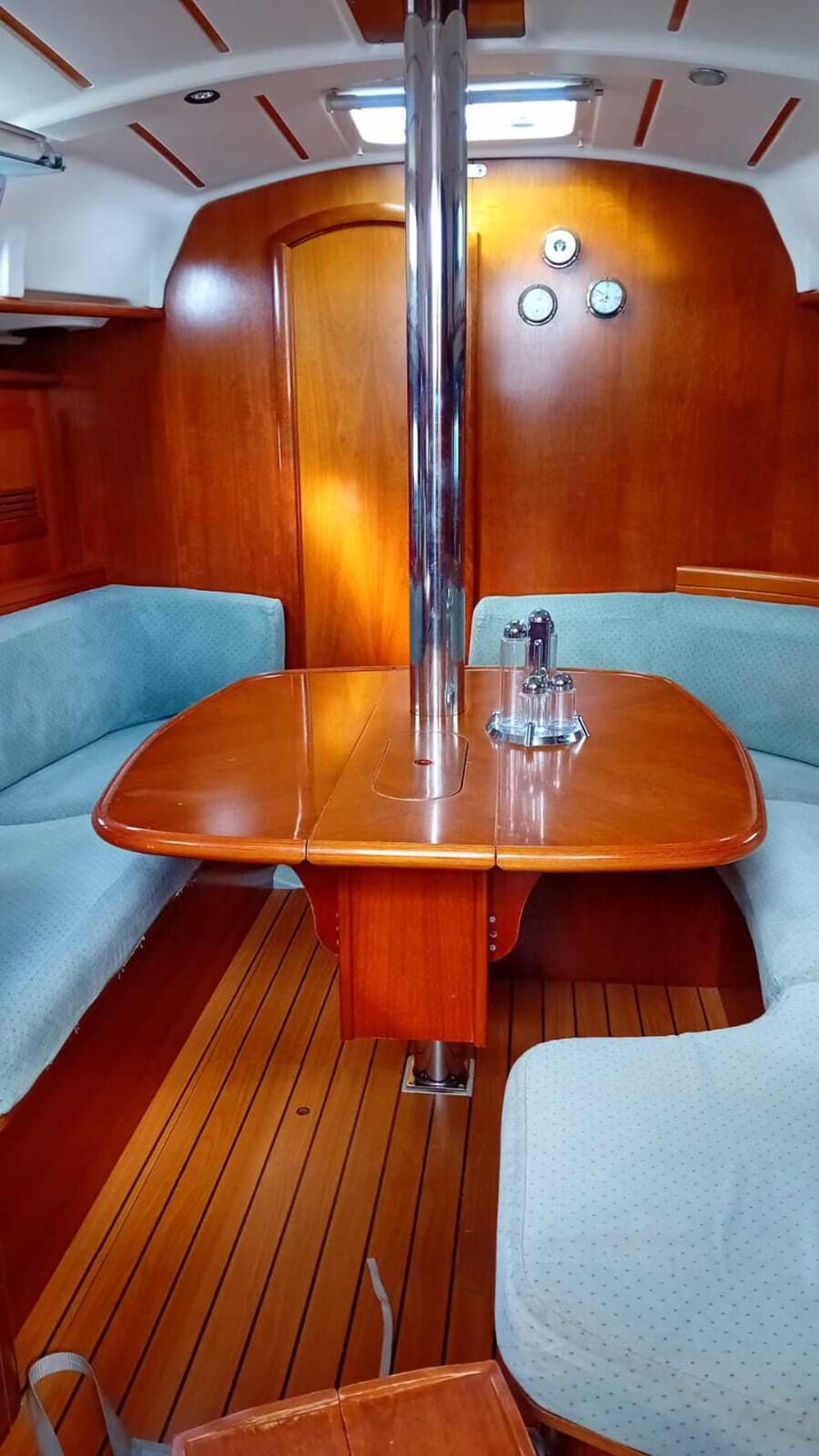 Ein Tag, um Neapel zu entdecken: Pure Entspannung am italienischen Blau