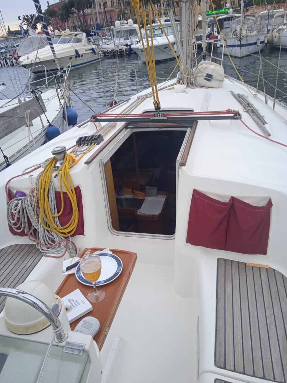 Ein Tag, um Neapel zu entdecken: Pure Entspannung am italienischen Blau