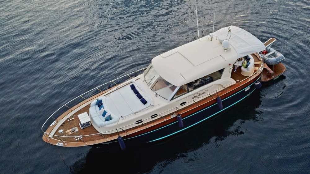 Heldagstur i Ischia ombord på Apreamare 54