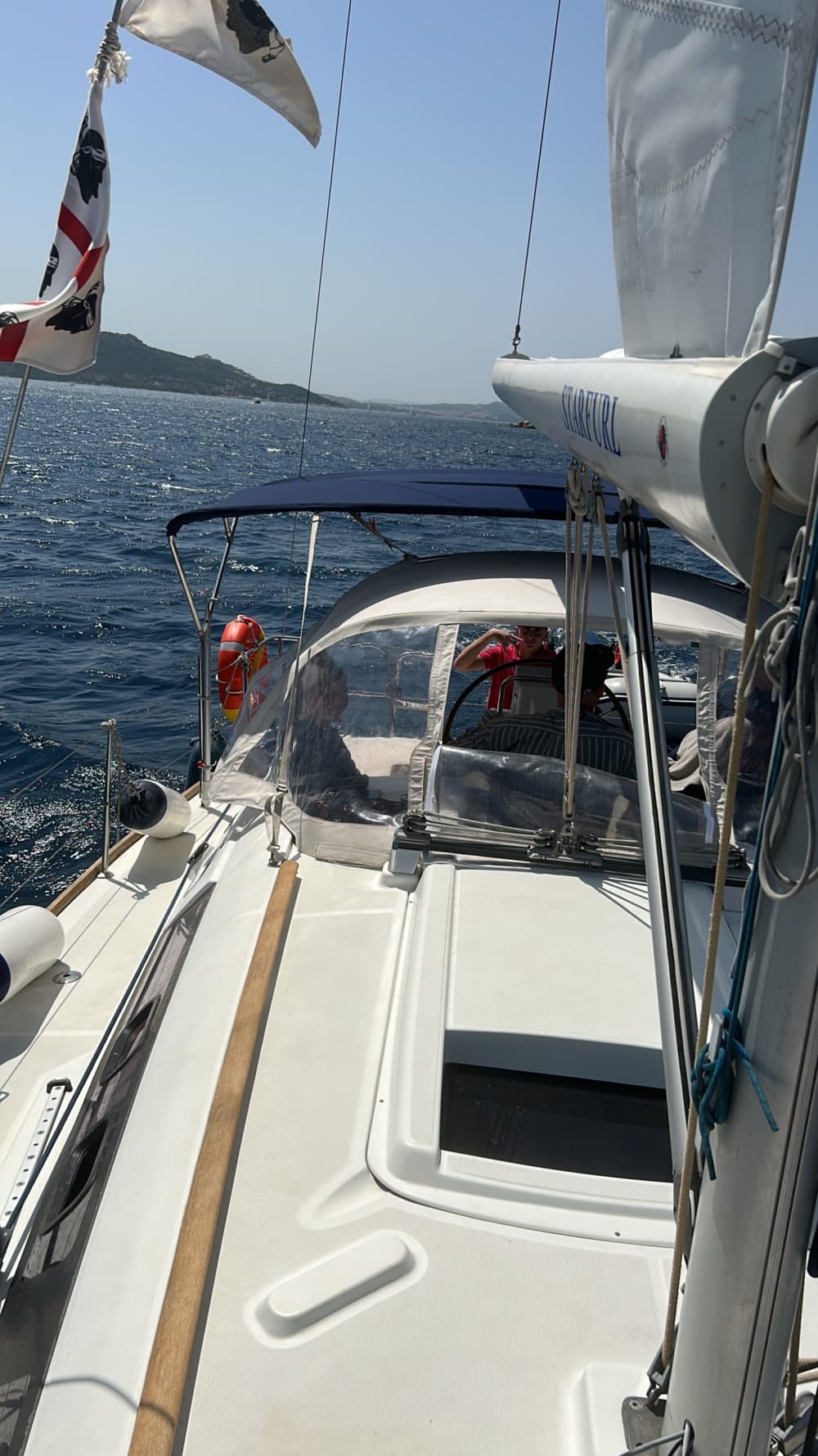 Disfrute de un día completo de navegación en Cannigione a bordo de un velero.