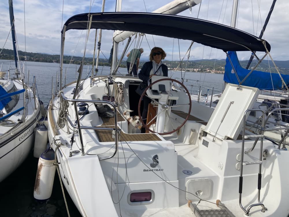 Disfrute de un día completo de navegación en Cannigione a bordo de un velero.