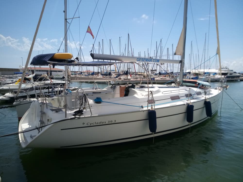 Passe 7 horas navegando ao redor de Cambrils em um veleiro.