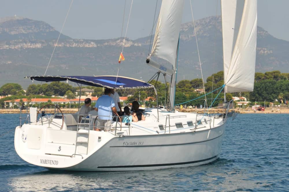 Passe 7 horas navegando ao redor de Cambrils em um veleiro.