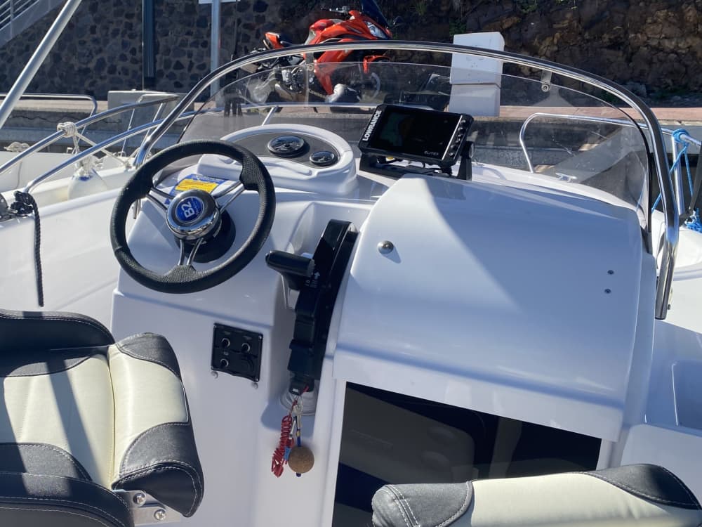 Descubre Saint-Gilles en una excursión de un día completo en lancha motora.