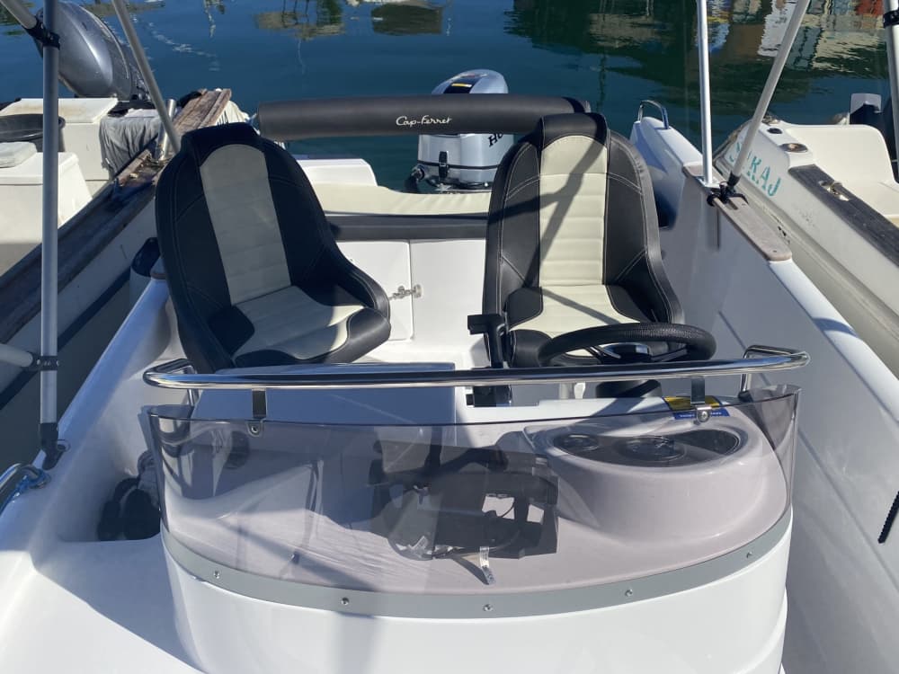 Descubre Saint-Gilles en una excursión de un día completo en lancha motora.