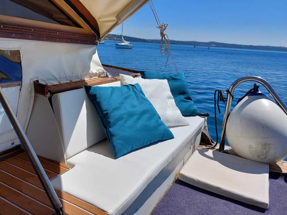 Ganztägiges Segelerlebnis auf einem Katamaran in Rom