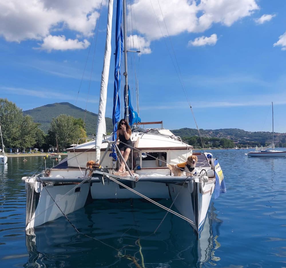 Ganztägiges Segelerlebnis auf einem Katamaran in Rom