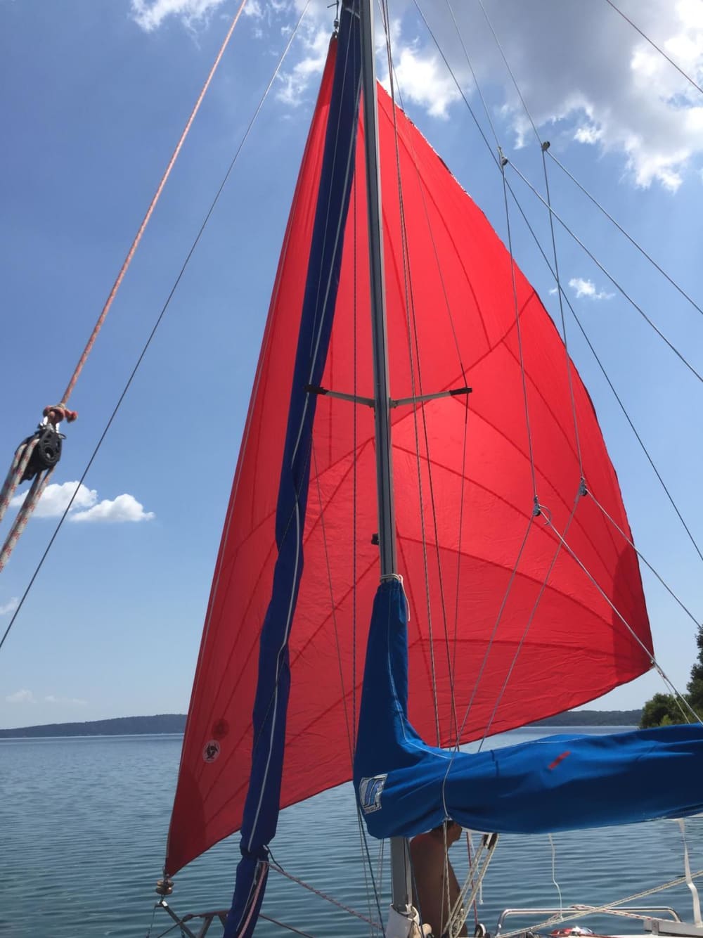 Ganztägiges Segelerlebnis auf einem Katamaran in Rom