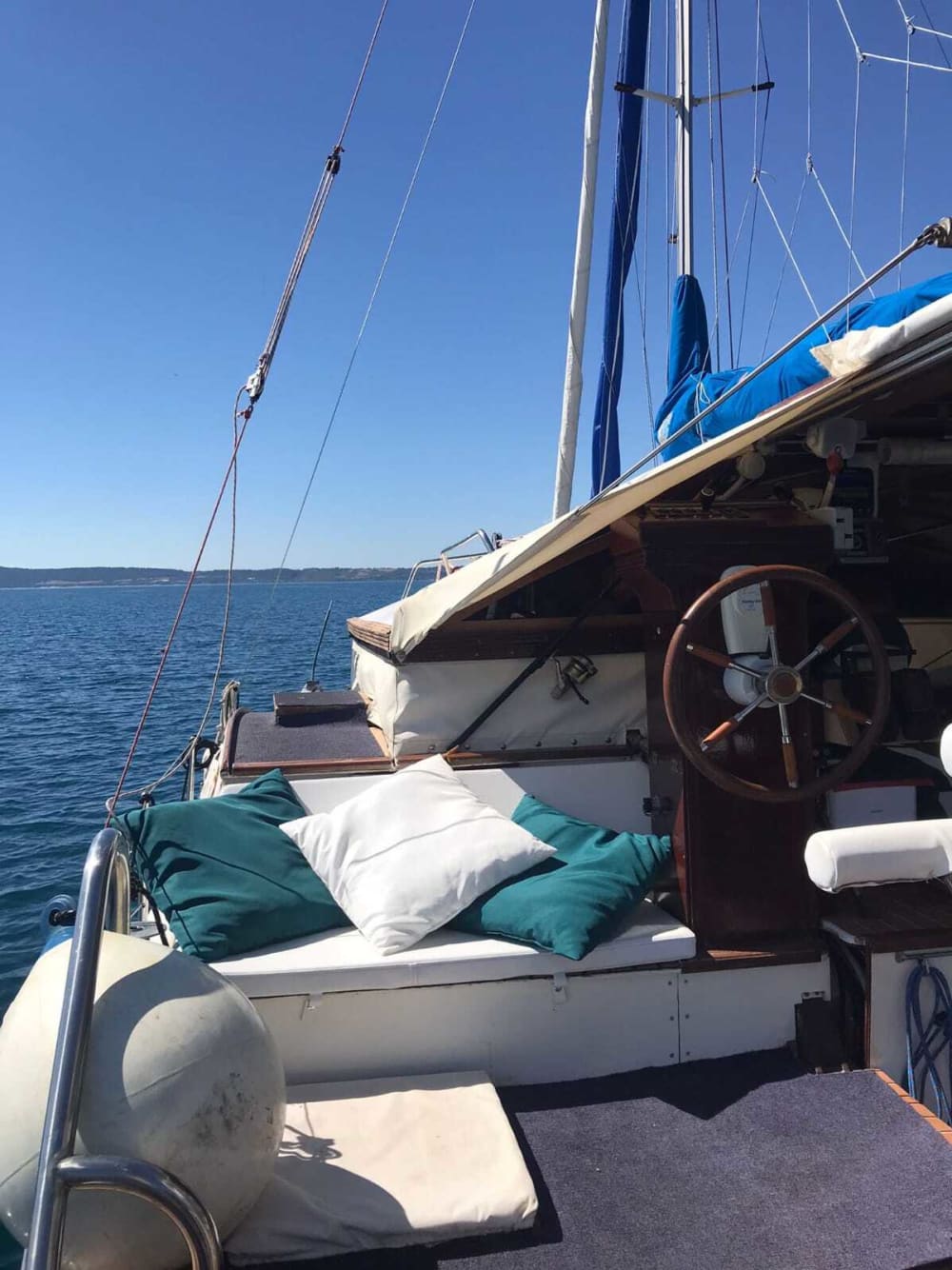 Ganztägiges Segelerlebnis auf einem Katamaran in Rom