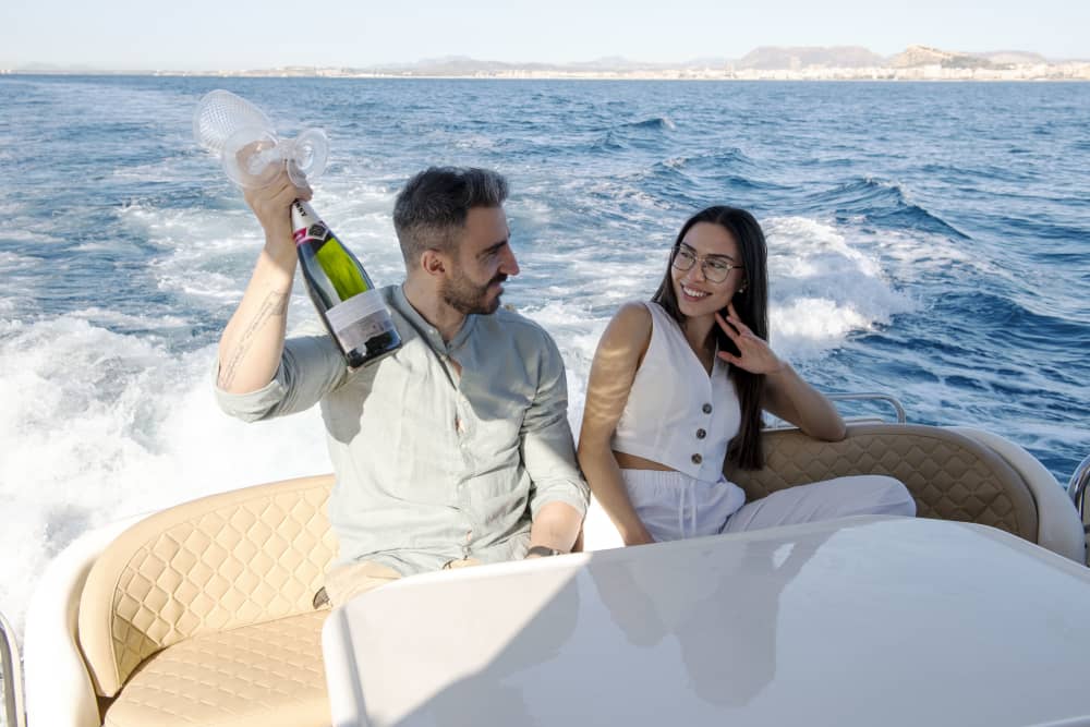 Prywatny jacht w Altei: Magia Costa Blanca z jedzeniem i napojami (8 godz.)