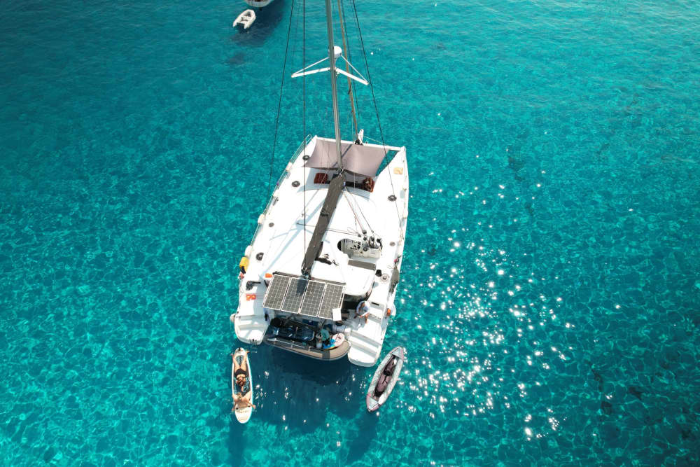 EVJF, Anniversaire, Séminaire… venez découvrir Marseille à bord de notre catamaran en découverte ou initiation voile